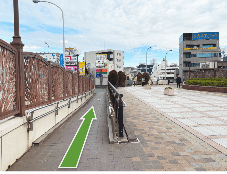 途中分岐点がありますが、左側を直進します。