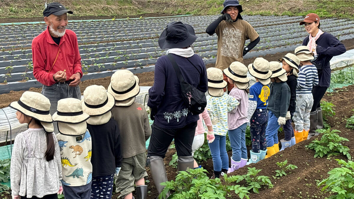 土と笑顔に触れて、子どもたちが見つけたもの~中野富士見町駅前園レポート~